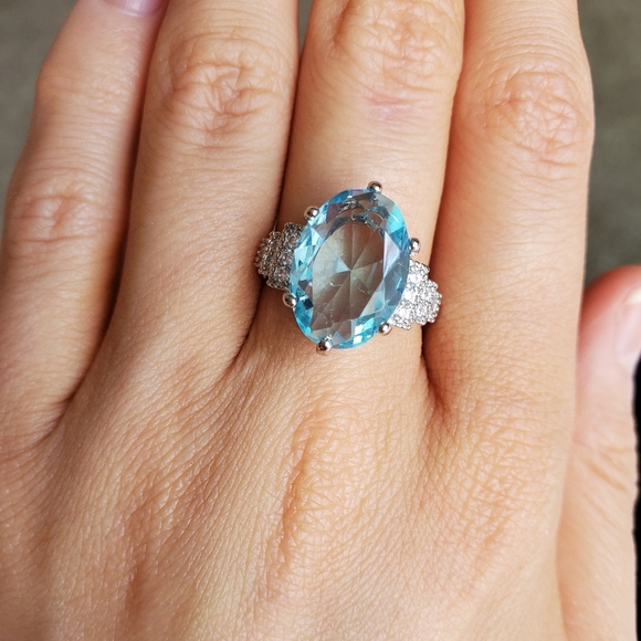 New Elegant Aquamarine Ring - Picture 8 of 9